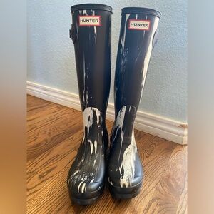Hunter special edition tall boots. Size 7. Like new condition.
